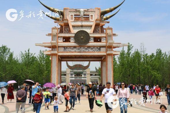 热闹非凡！五一小长假首日，贵州37个景区接待游客量均超万人次！