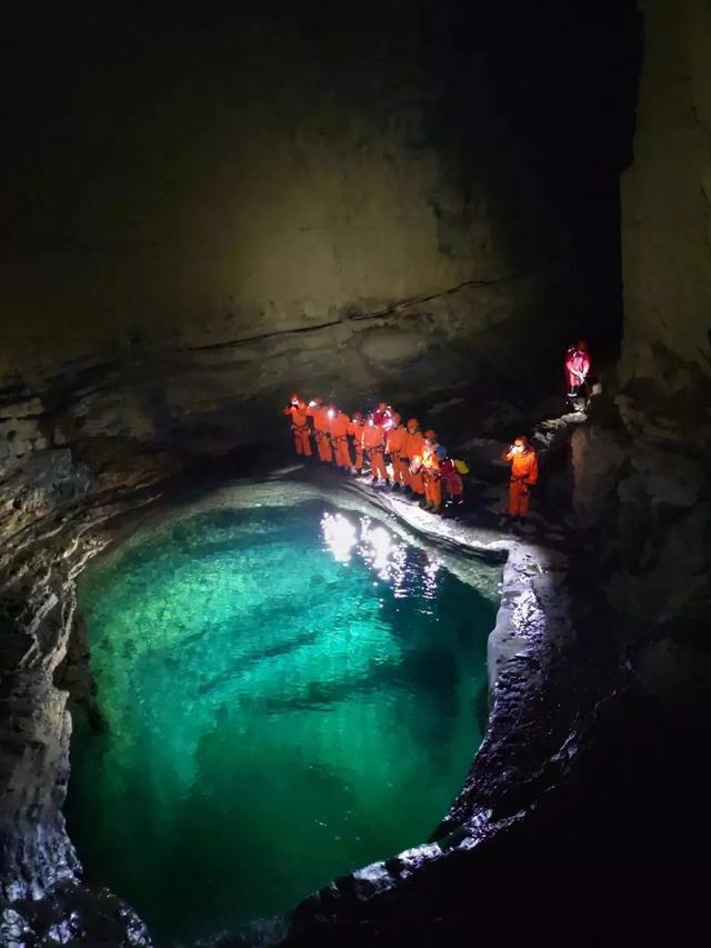 洞穴探险、高空缆车、悬崖秋千......贵州最值得打卡的10个山地旅游胜地推荐→