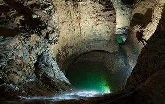 贵州这个溶洞长达200多公里 见证地心之门的魔力