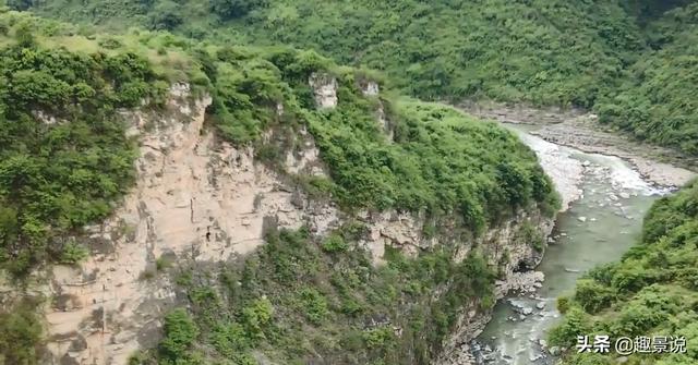 一脚跨三省：四川、云南与贵州三地交界的美景，山中还住有人家？