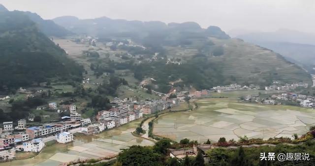 一脚跨三省：四川、云南与贵州三地交界的美景，山中还住有人家？