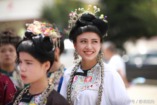 贵州省黔东南这个寨子过“相思节” 美女们都盛装出席