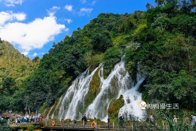 贵州小七孔，水、石、树相依相偎，被誉为中国“最美丽的地方”